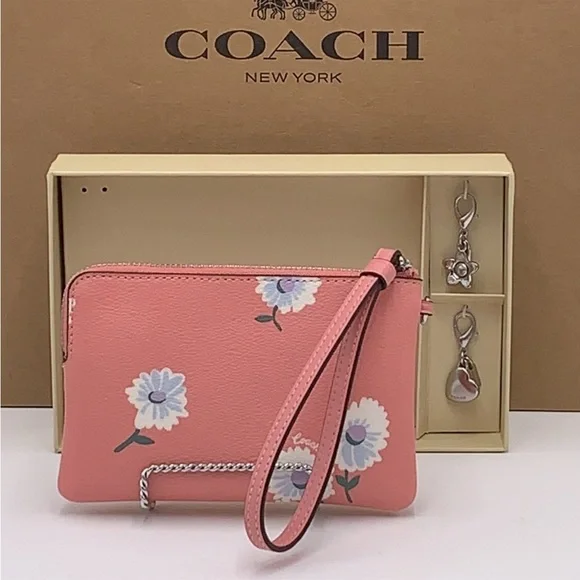 COACH Boxed Corner Zip Wristlet With Daisy Print - Picture 3 of 15